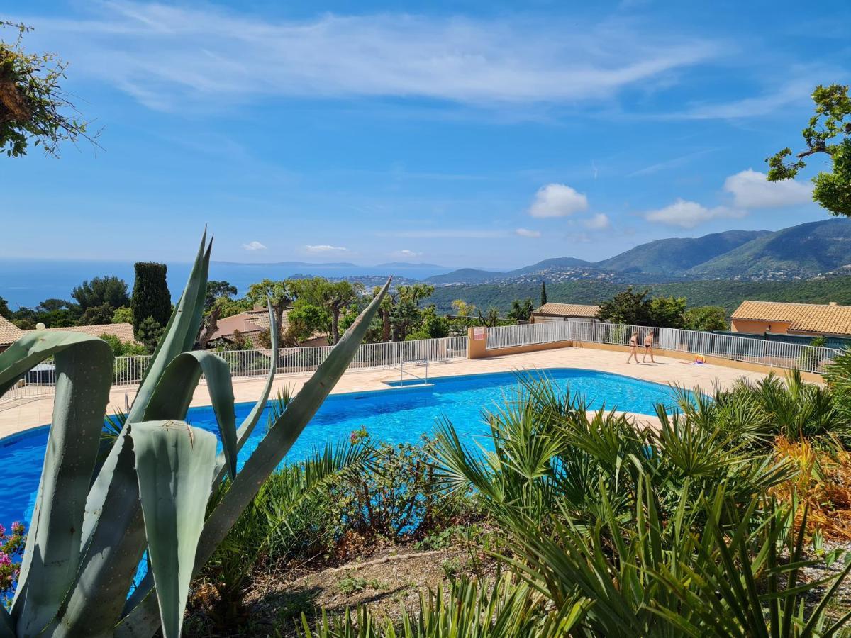 Bel Appartement Renove, Avec Terrasse Et Piscine ラ・クロワ・ヴァルメ エクステリア 写真